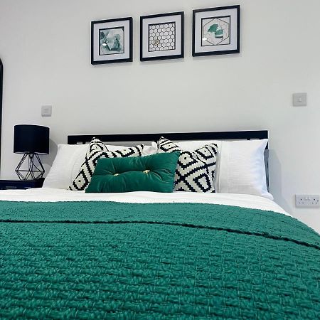 Stylish Studio Apartment In Centre Of St Clears Extérieur photo