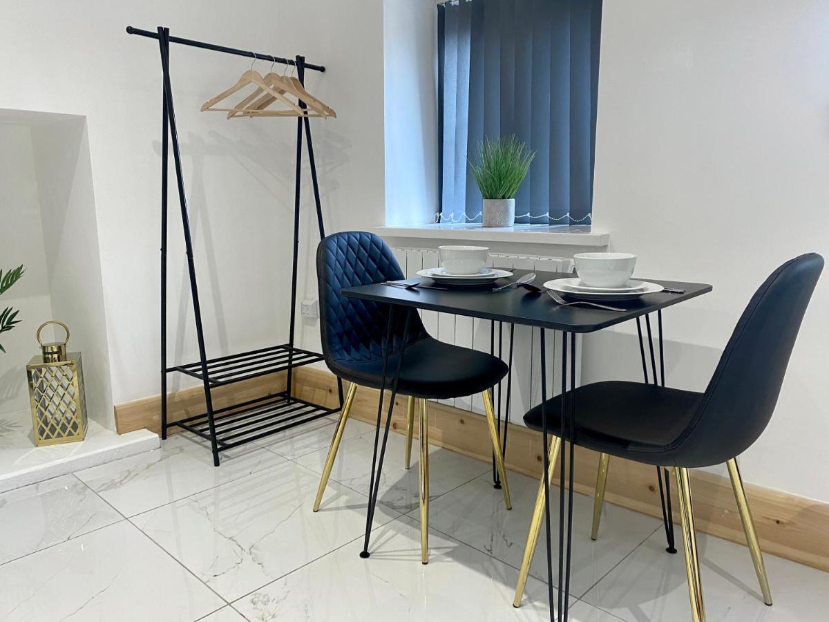 Stylish Studio Apartment In Centre Of St Clears Extérieur photo