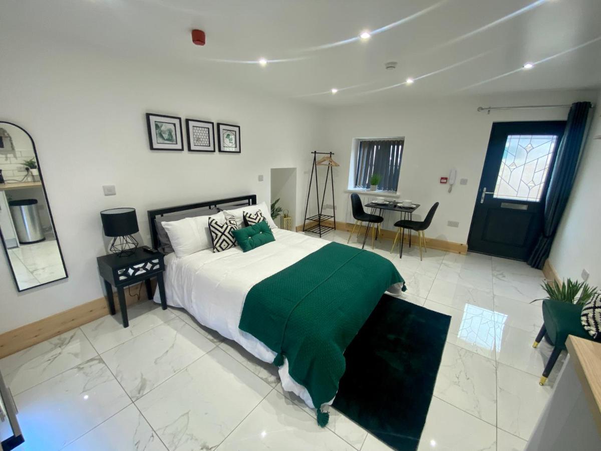 Stylish Studio Apartment In Centre Of St Clears Extérieur photo