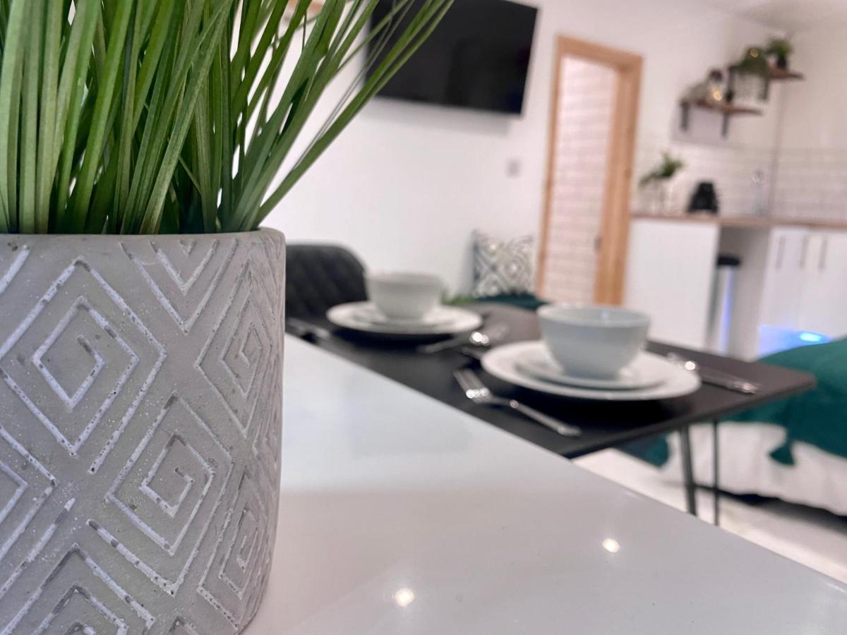 Stylish Studio Apartment In Centre Of St Clears Extérieur photo