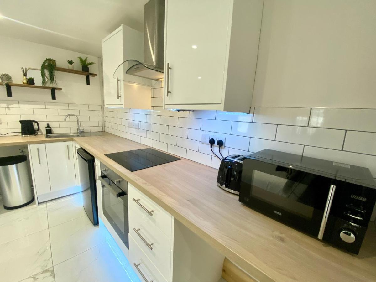 Stylish Studio Apartment In Centre Of St Clears Extérieur photo